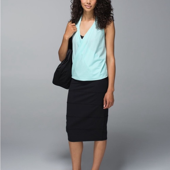 *RARE* Lululemon Rollin' With My Om'ies Tank in Aquamarine Size 8 - Picture 3 of 8